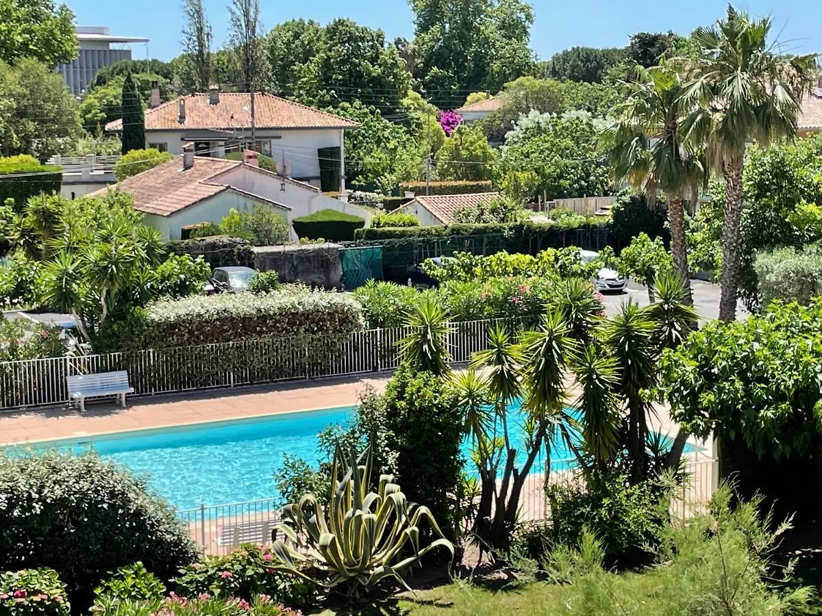 Appartement Studio De Standing Climatise, Avec Piscine, Proche De La Mer Fréjus