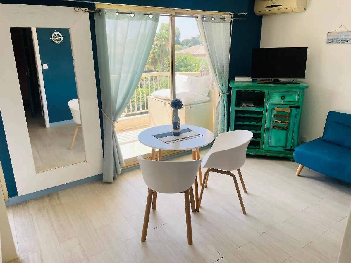 Appartement Studio De Standing Climatise, Avec Piscine, Proche De La Mer Fréjus