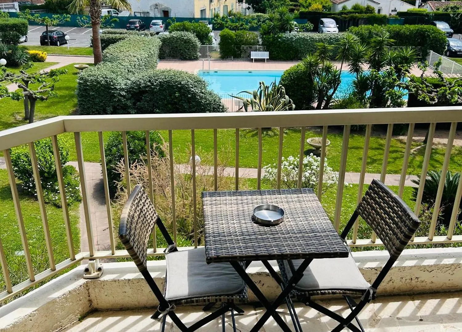 Appartement Studio De Standing Climatise, Avec Piscine, Proche De La Mer Fréjus